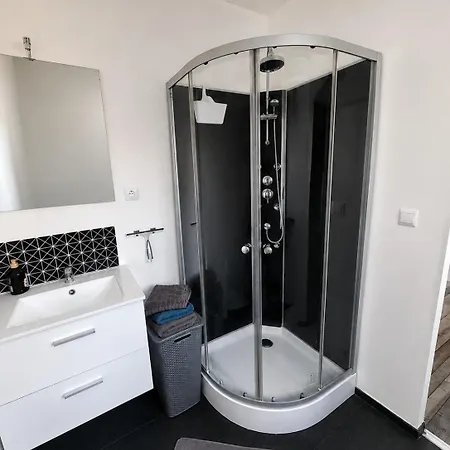 1, 1 Chambre, Parking Privé Appartement